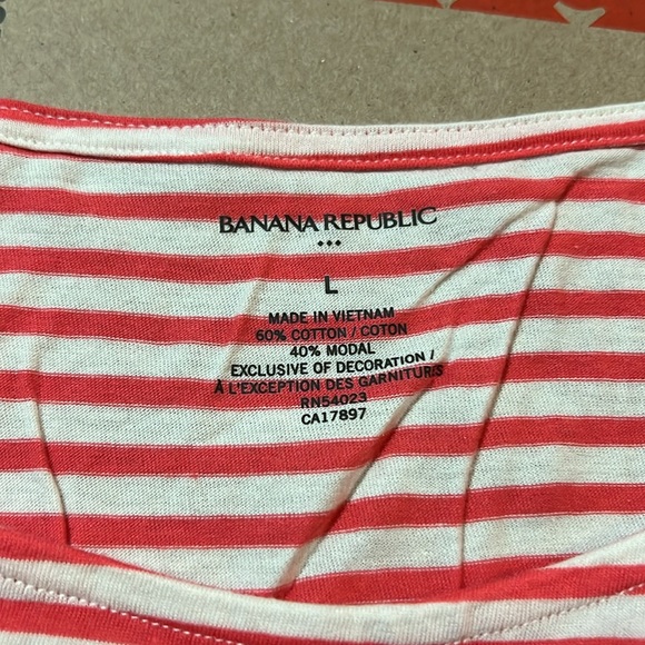Banana Republic- New with tag - Size Large 
Women’s top. 
Never worn. - Picture 3 of 4